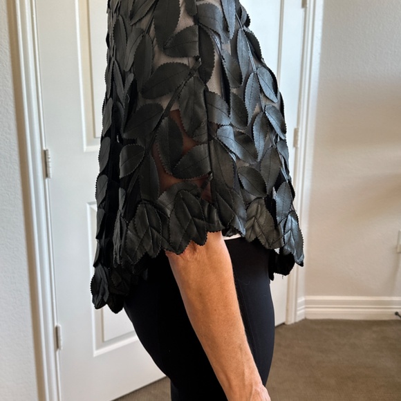 Overland black leather shawl/cape with leaf design.  Perfect condition - Picture 2 of 5